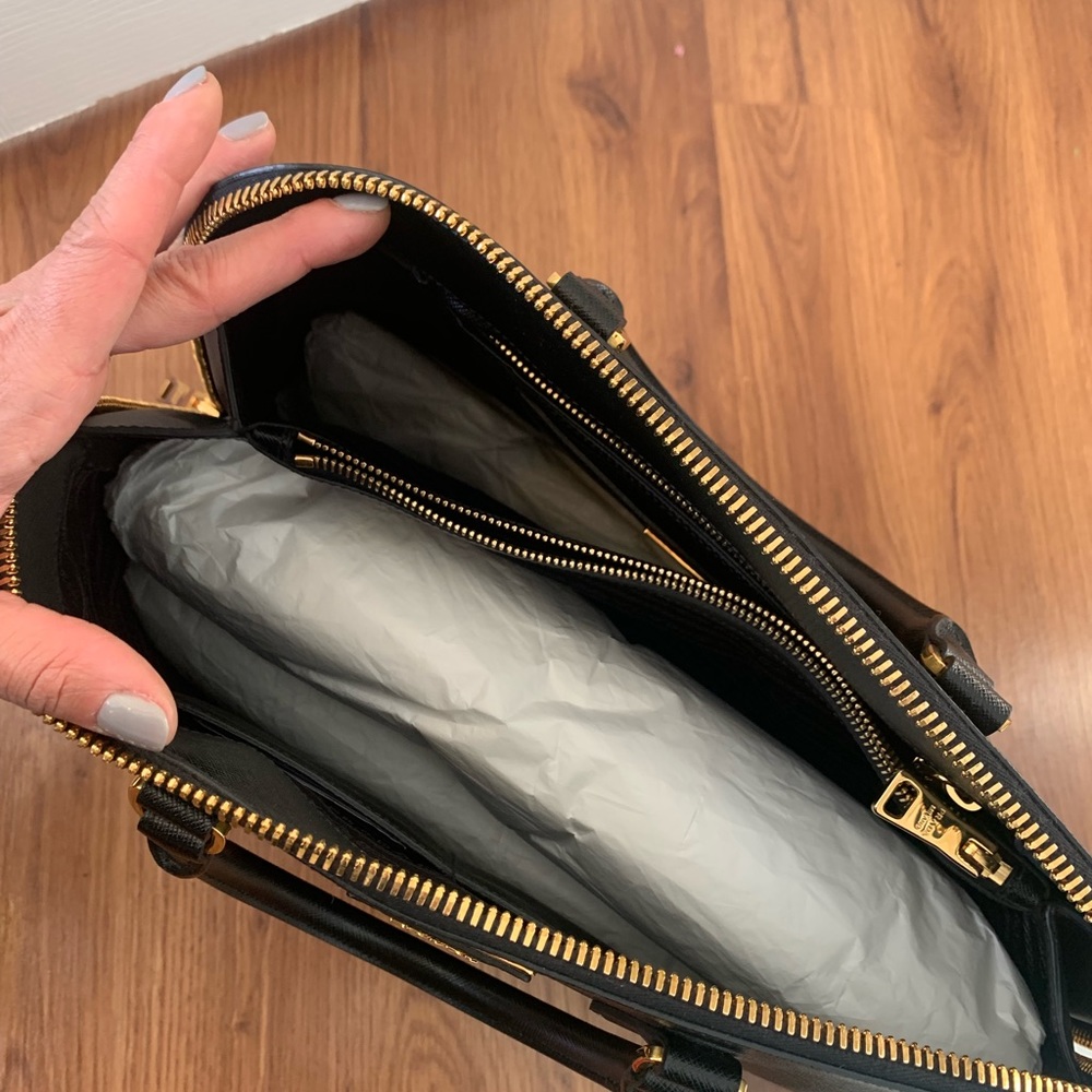 🖤STUNNING PRADA  BAULETTO SAFFIANO LUXNERO TOTE🖤 - Picture 5 of 8